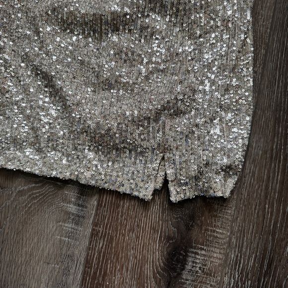 Love On A Hanger Sequin Mini Skirt in Gold Size 5 - Picture 4 of 7